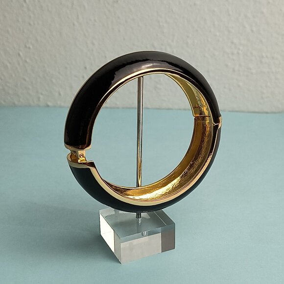 STATEMENT Modernist Black Enamel Gold Plated Hinged Cuff Bangle Bracelet - Picture 3 of 8